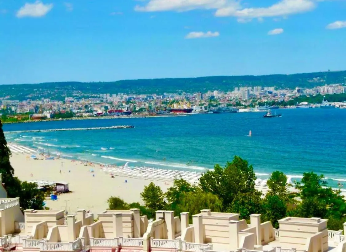 Sunrise Luxury Sauth Bay Apartment Varna 0*,