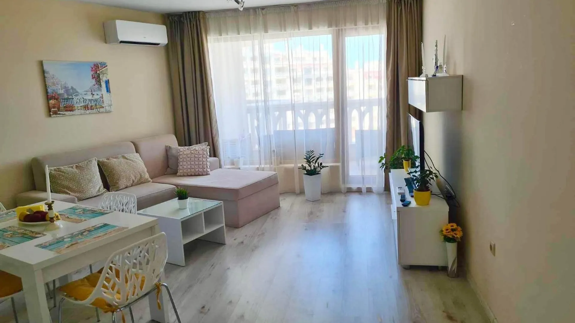 Sunrise Luxury Sauth Bay Apartment Varna 0*,